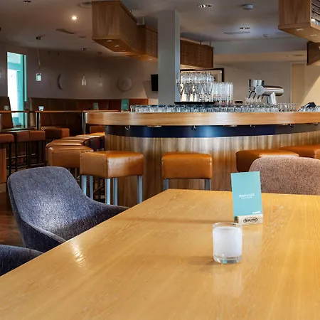 塞米那里斯巴特洪内夫酒店 公寓式酒店